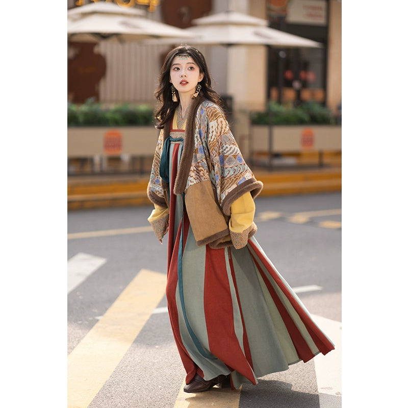 Tang-style Half-sleeved 24-Panel Ripped Qixiong Skirt Hanfu
