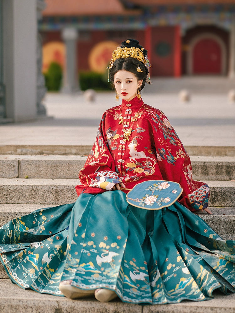 Ming-style Long Jacket and Horse Face Skirt, Hanfu for Autumn and Winter.