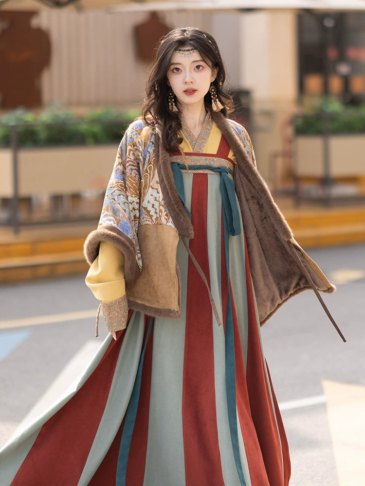 Tang-style Half-sleeved 24-Panel Ripped Qixiong Skirt Hanfu