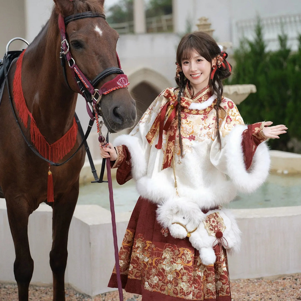 Gold Woven Round Collar Jacket & Modernized Mamianqun – Red Horse Year Set han More than thirteen three-piece set S