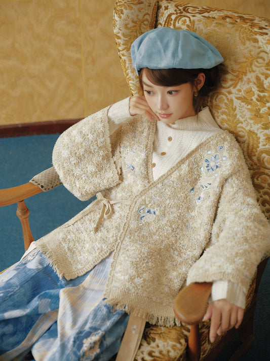 More than thirteen [Moonlight Sword] embroidered knitted jacket bloomers national style set