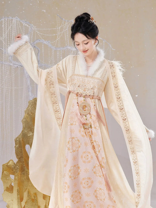 July Eve [Lotus Ju Riding the Wind] Wear a jacket and a chest-length dress Han han July Eve