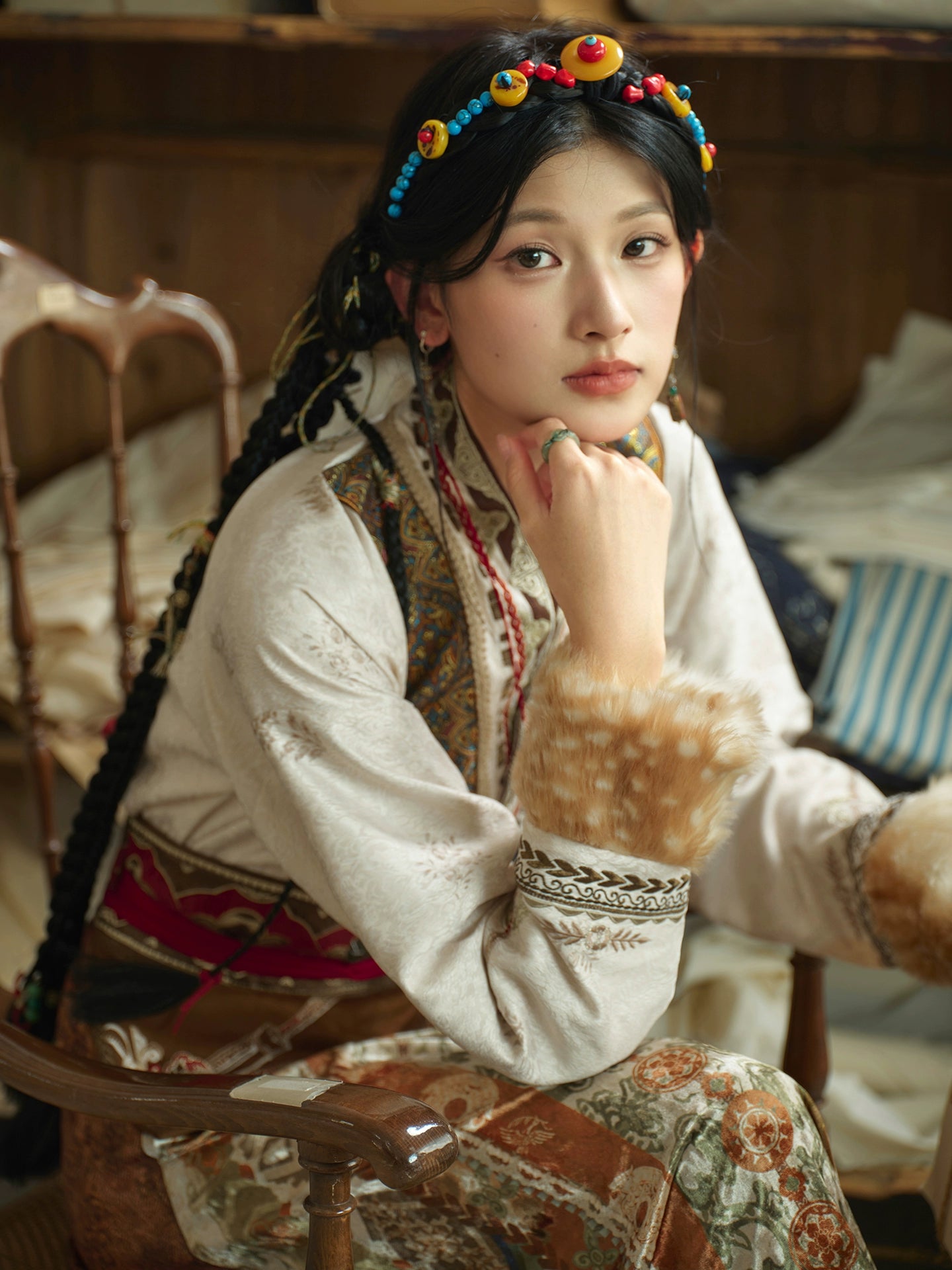 More than thirteen [Lu Ming] embroidered crossneck shirt jacquard broken skirt ethnic style modern HanFuDreams