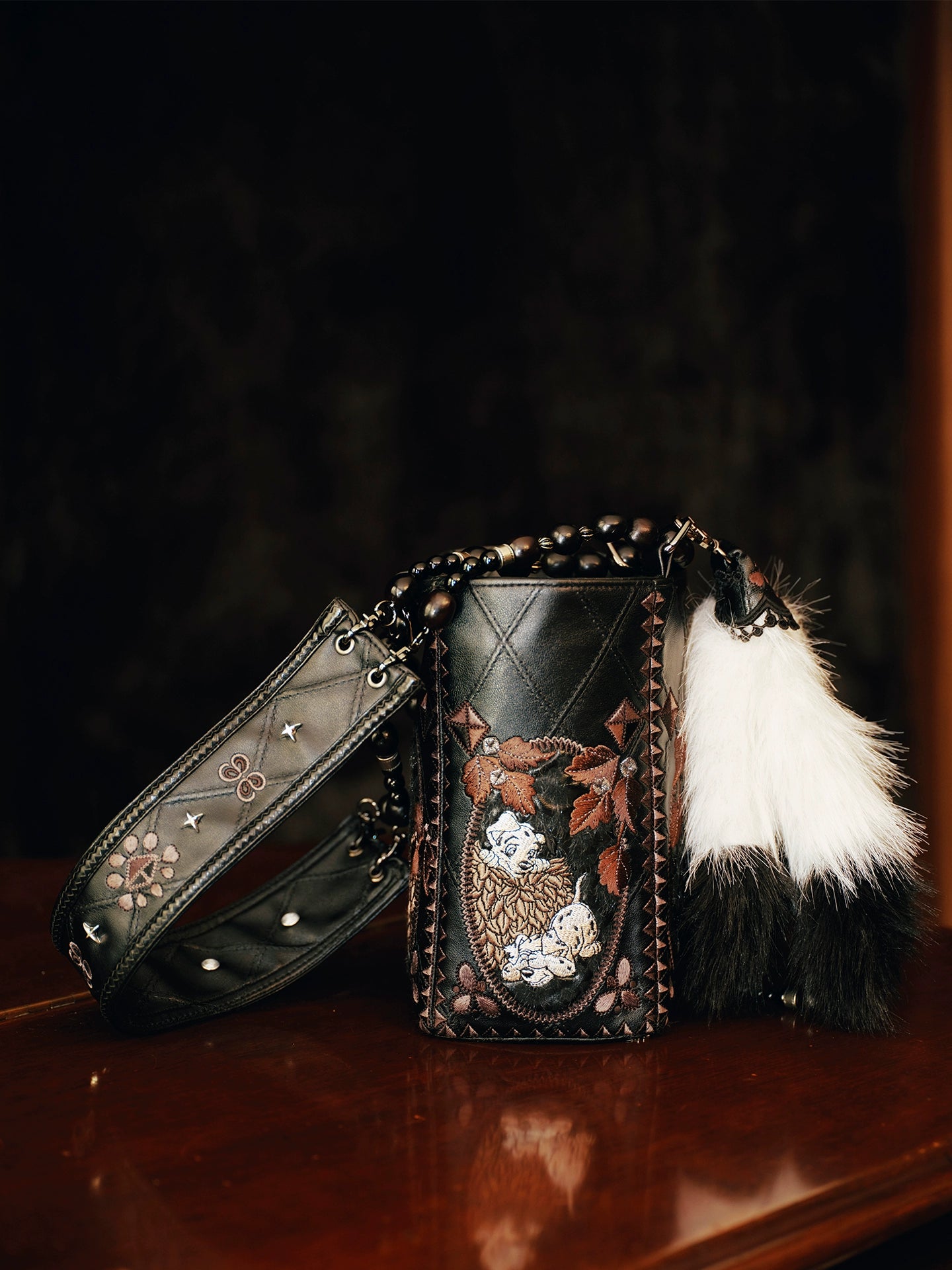 More than thirteen [Disney, Kuila - Black and White Witch] Dalmatians satchel accessories HanFuDreams