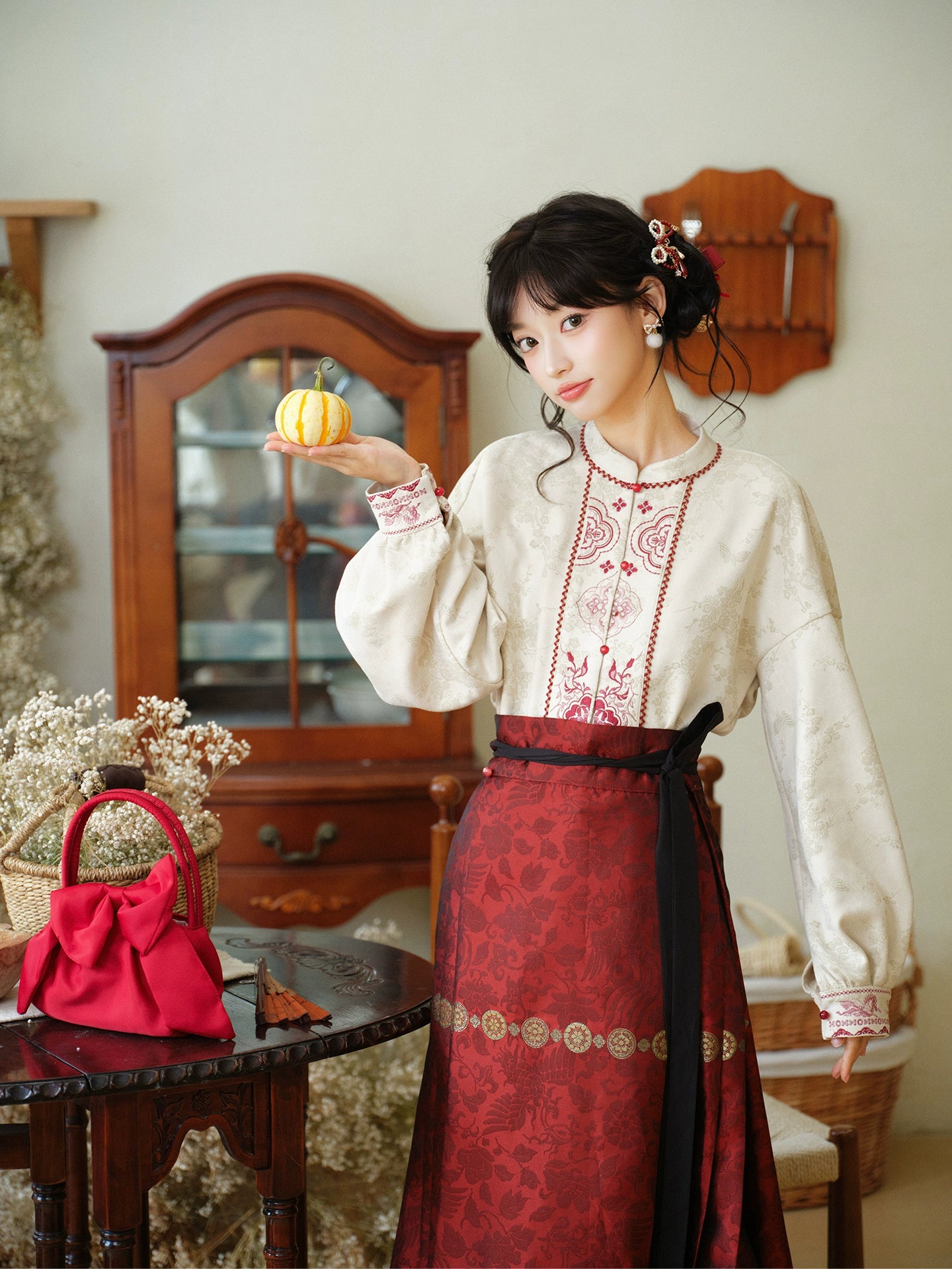 More than thirteen [Chi Yan] embroidered straight neck placket jacket imitation flocked shirt