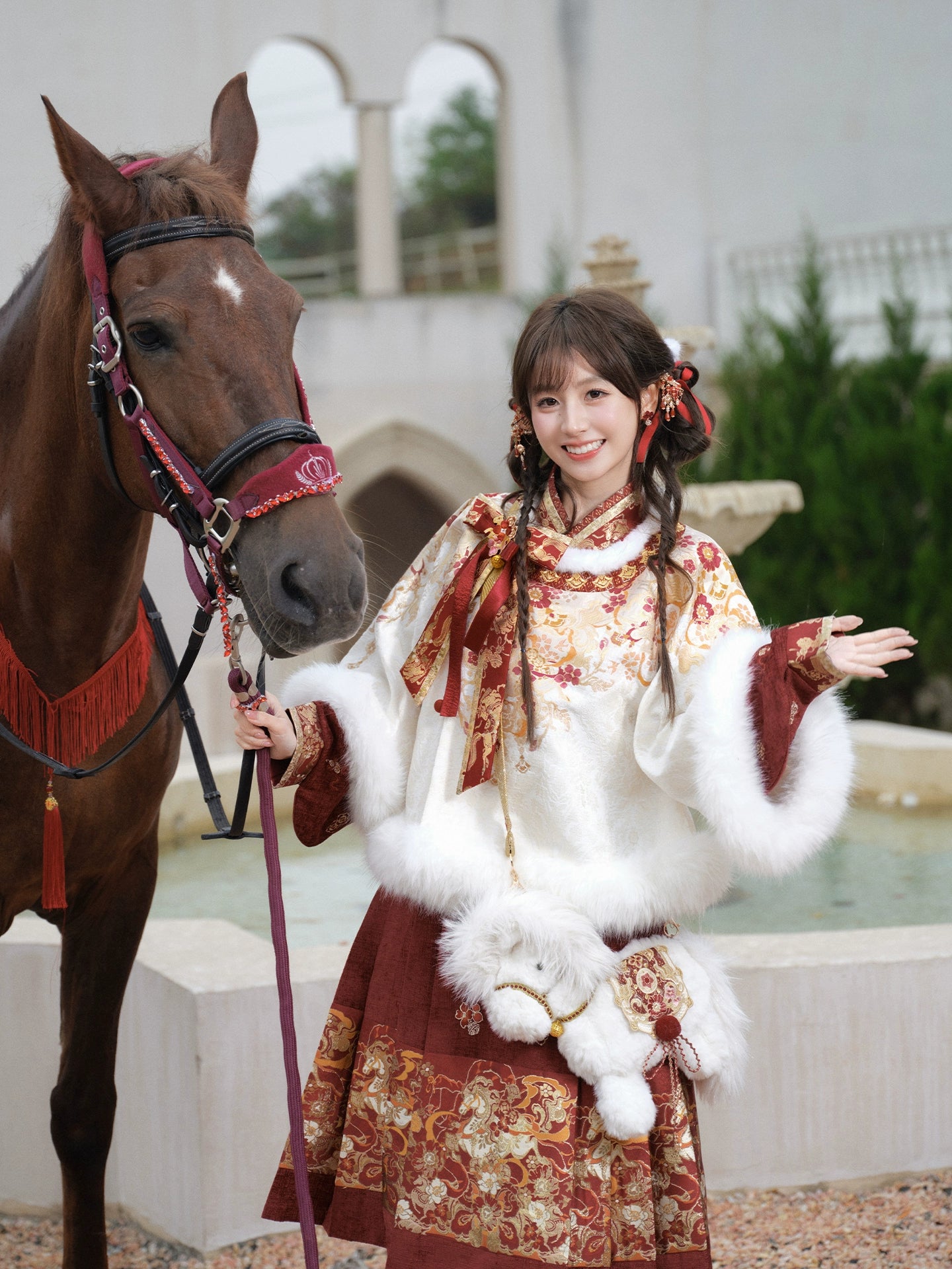 More than thirteen [Bai Ma Jia years old] woven gold round neck jacket improved dress