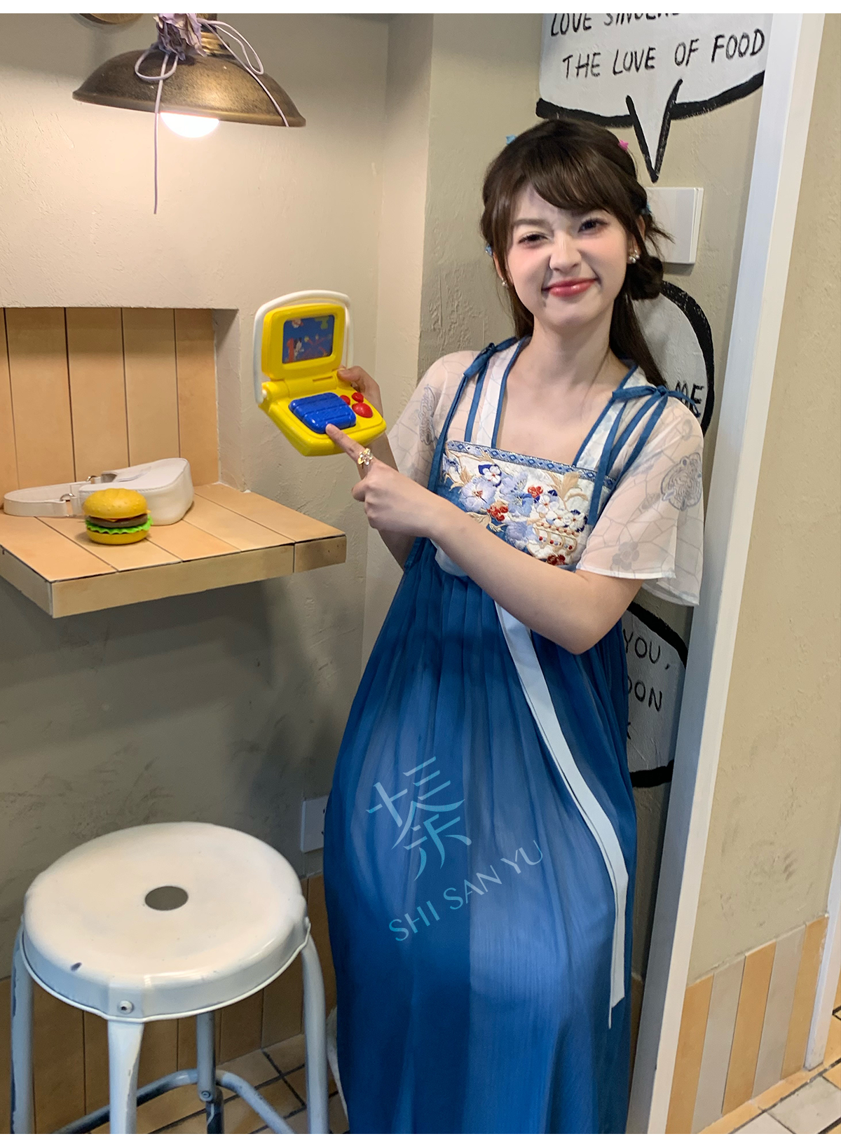 More than thirteen [sapphire flower wall] embroidered chest-length Han element dress han HanFuDreams