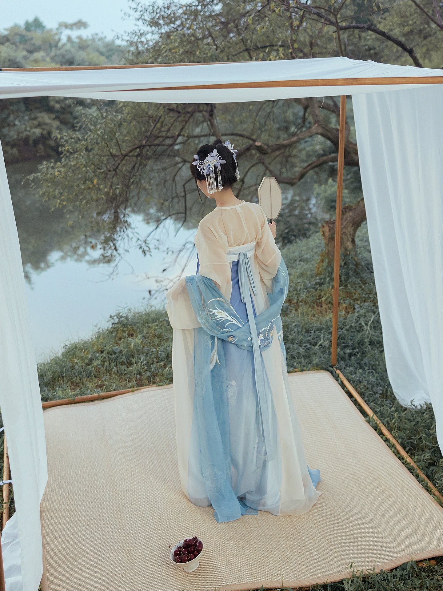 More than thirteen [Changshengle] embroidered cardigan three-pleated skirt embroidered Tang system