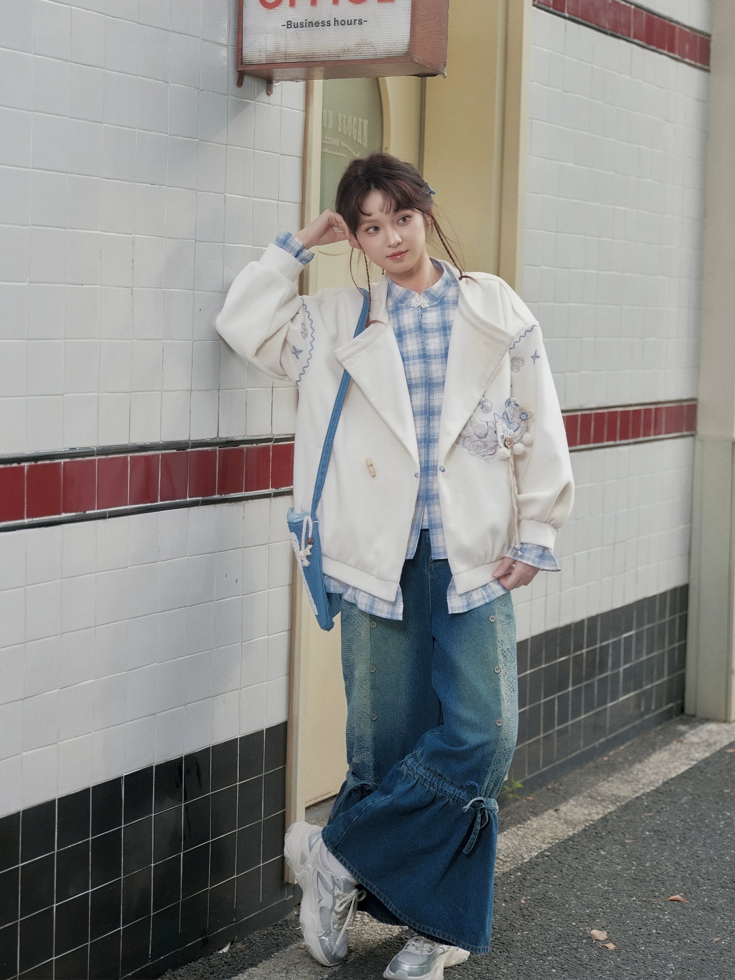 More than thirteen [painting core] three-dimensional jacquard loose retro improved jeans