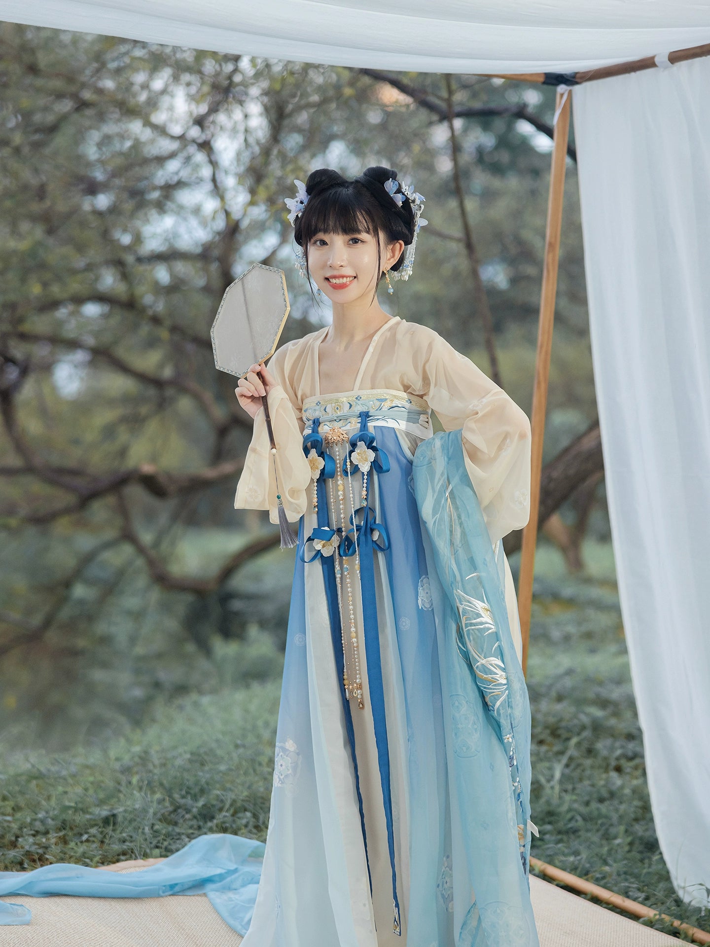 More than thirteen [Changshengle] embroidered cardigan three-pleated skirt embroidered Tang system