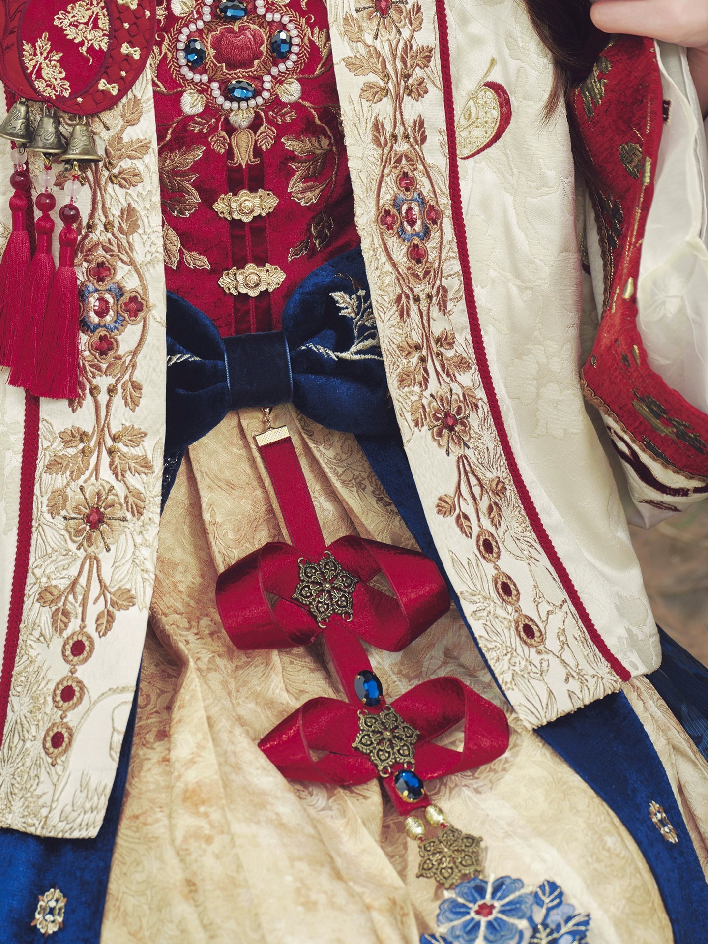 More than thirteen [Banquet of Red Apples] red and blue embroidered ribbon accessories