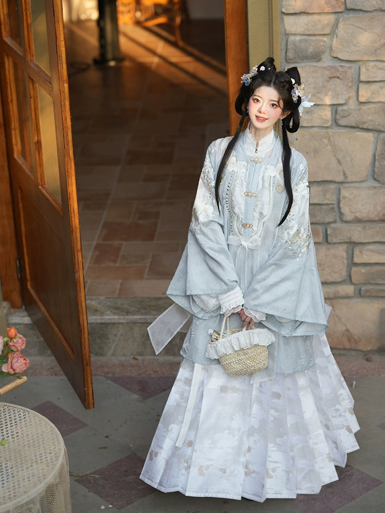 More than thirteen [thin jade cutting cream] square collar cardigan horse face skirt Ming Hanfu ming HanFuDreams