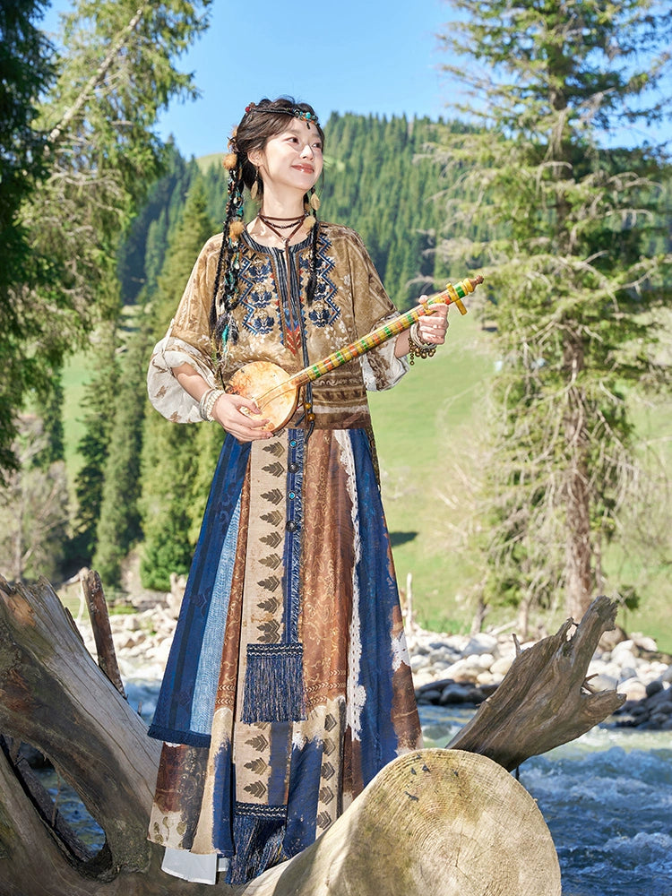 More than thirteen [desert songs] exotic wind embroidered vest round neck shirt broken skirt modern HanFuDreams