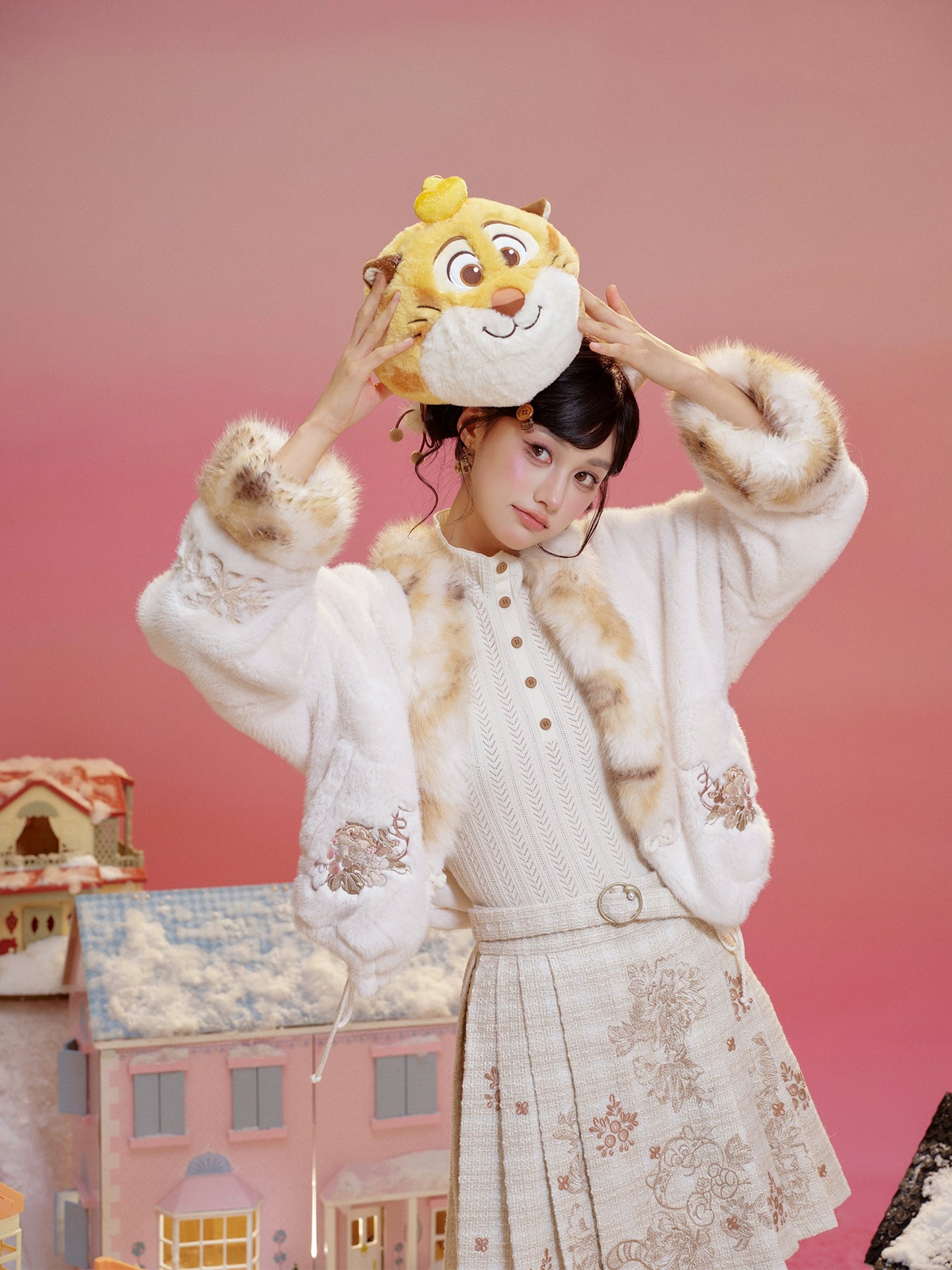 More than thirteen [leopard donut] fur coat embroidered skirt