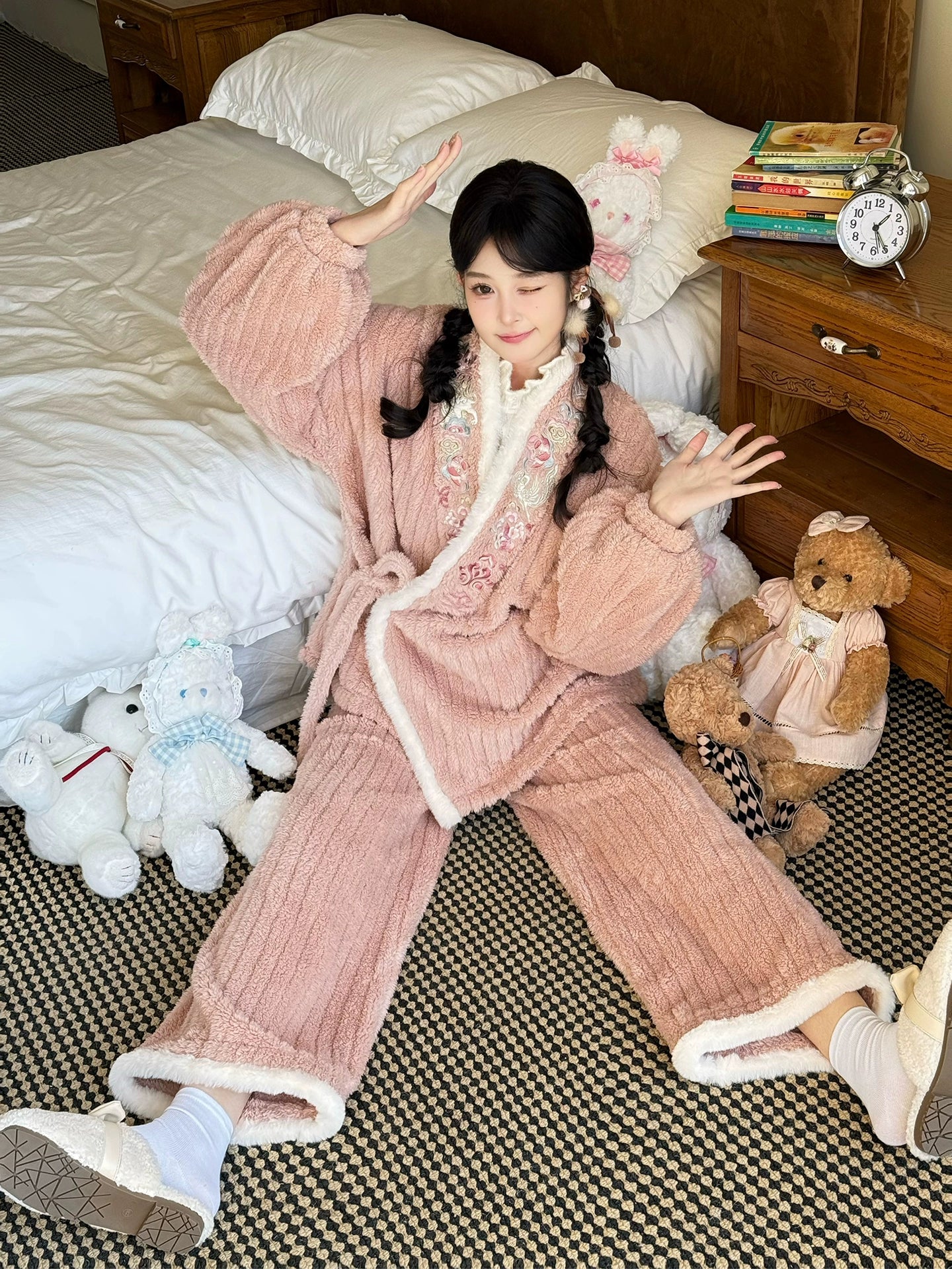 More than thirteen [Guiyun] plush pink pajamas jacket pajama pants modern HanFuDreams