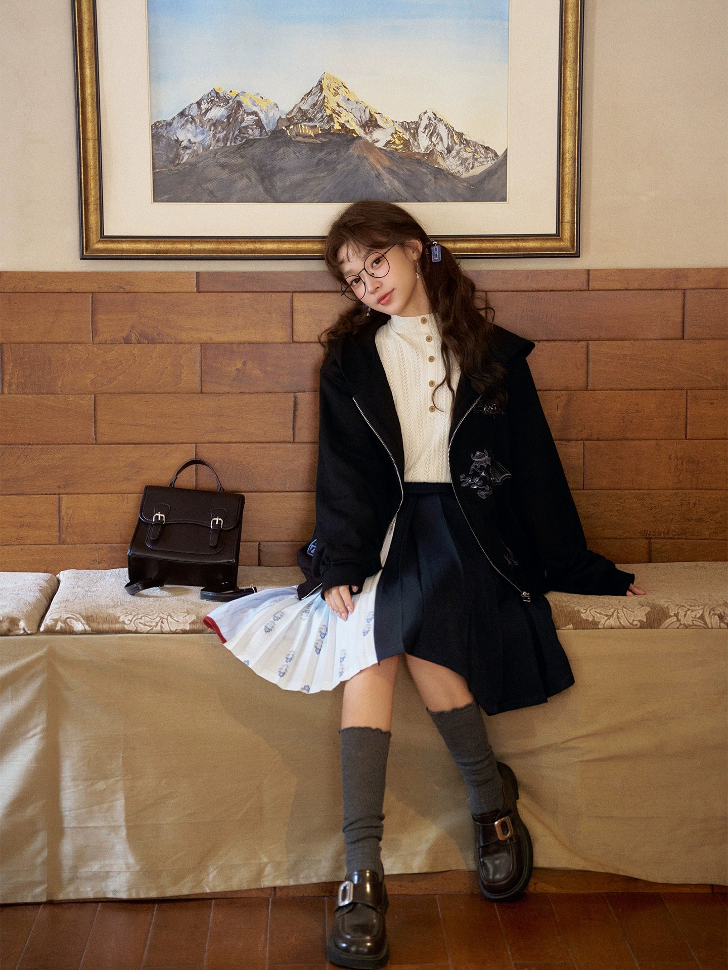 More than thirteen [Wangchuan Yi] embroidered zipper jacket black hooded sweater modern HanFuDreams