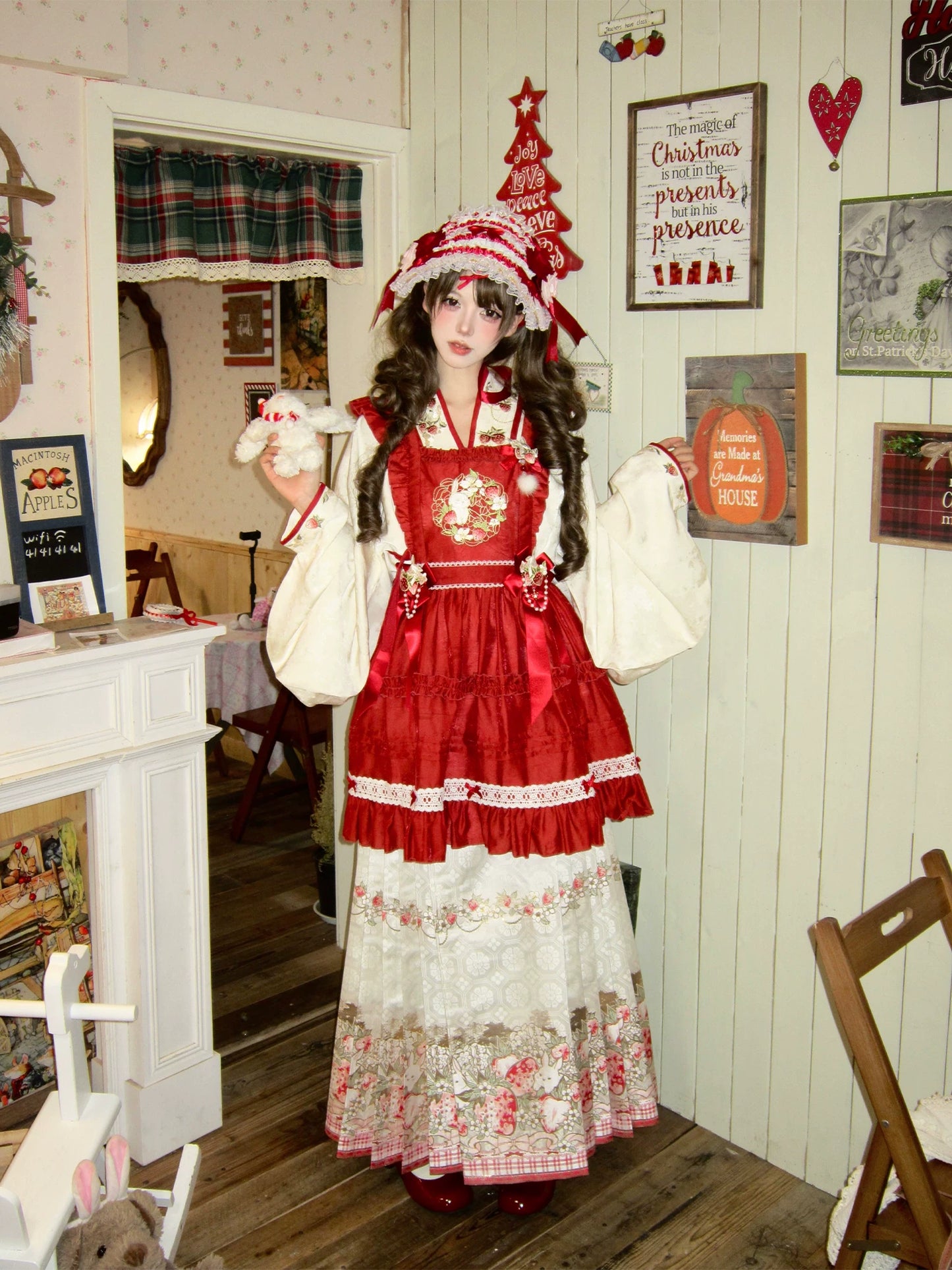 Flower Fairy Story [Berry Rabbit] Cross-necked Pipa Sleeve Weaving Gold Horse Face Dress Ming ming HanFuDreams