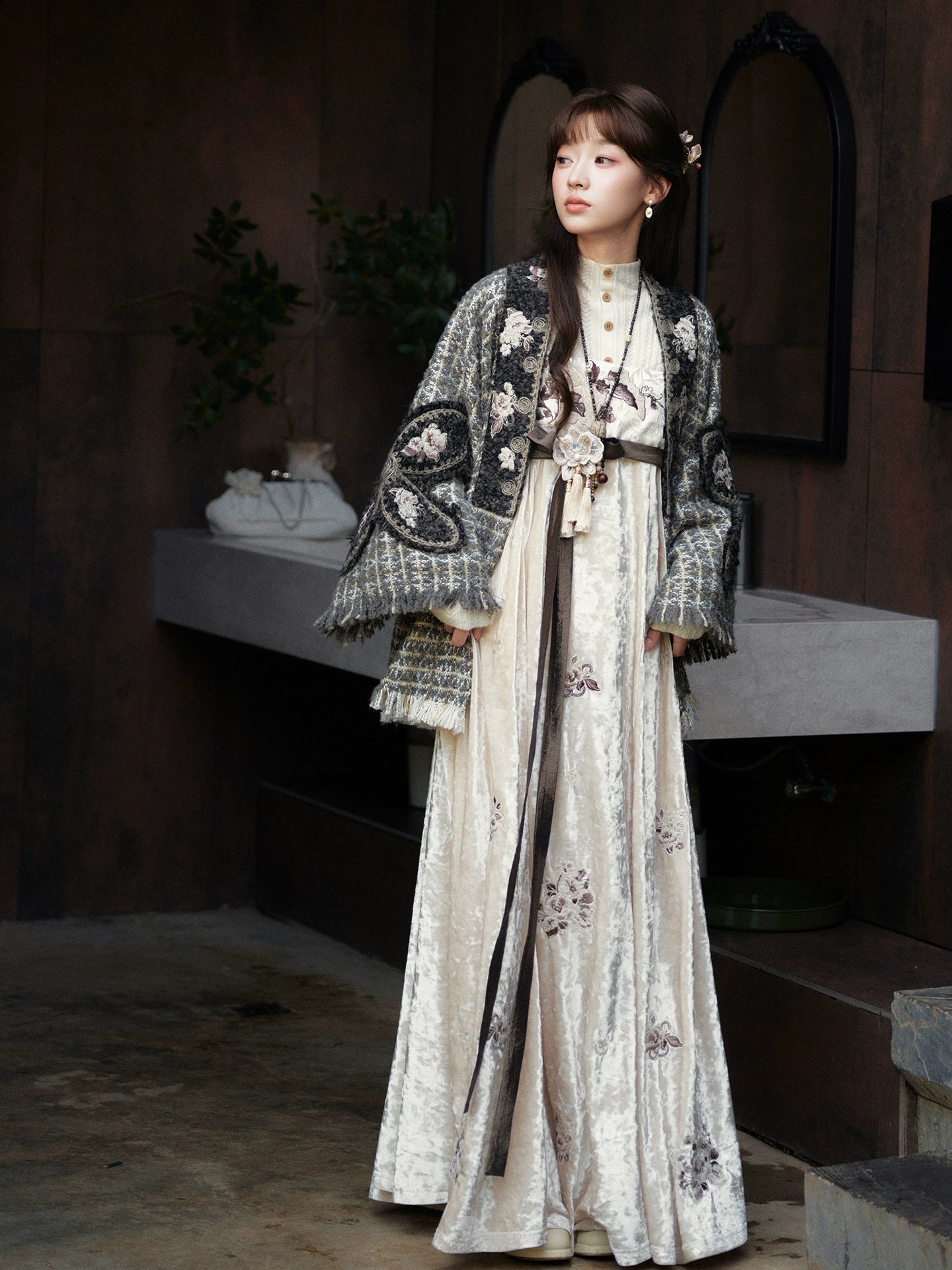 More than thirteen [heavy sandalwood condensing fragrance] Xiaoxiangfeng jacket velvet suspender skirt modern HanFuDreams