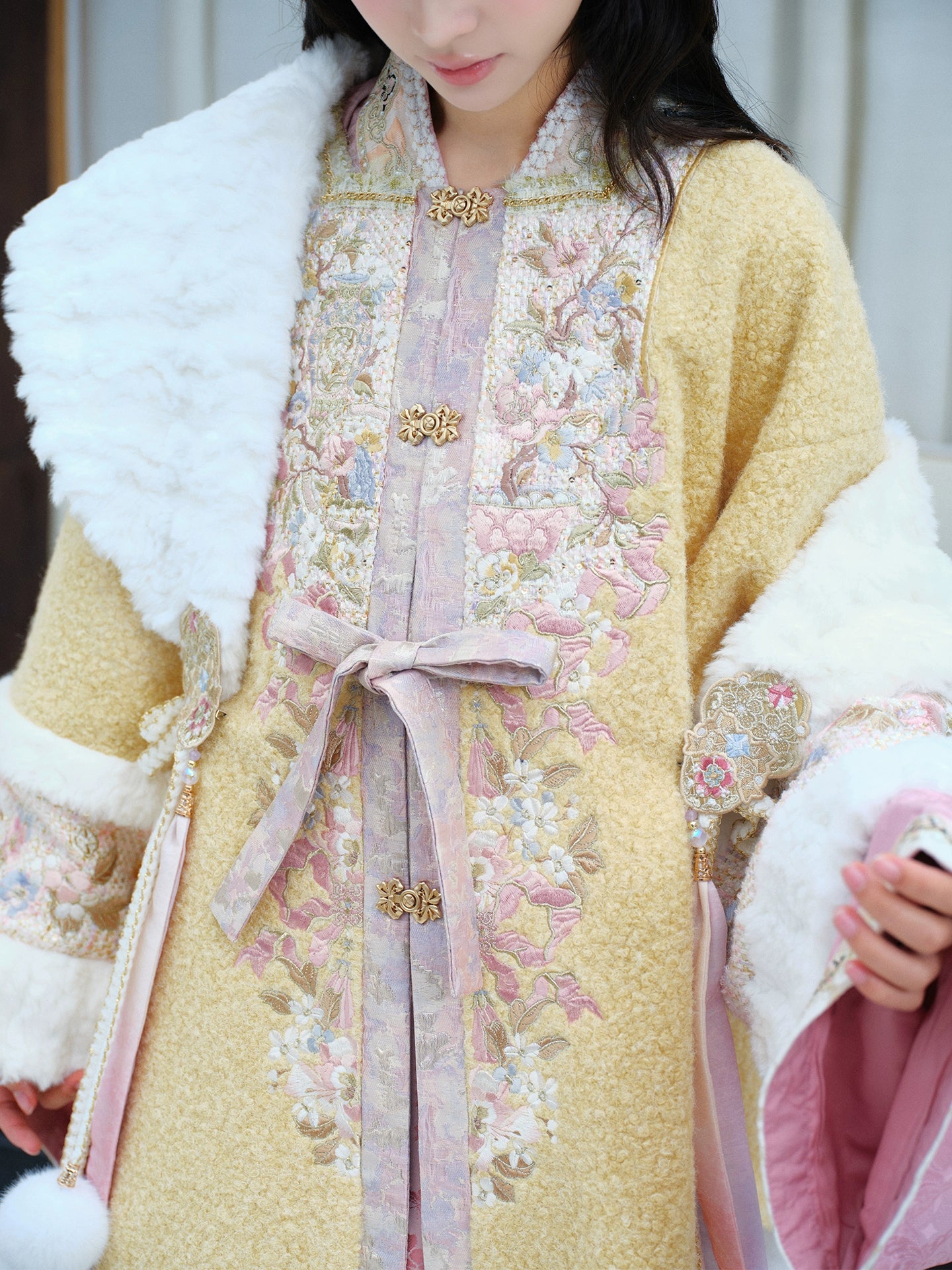 More than thirteen [pastel peony] square collar long jacket coat imitation rabbit fur Ming