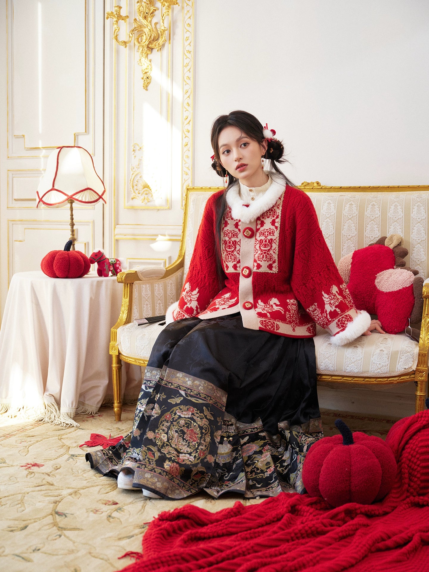 More than thirteen [wing horse] red coat New Year's dress