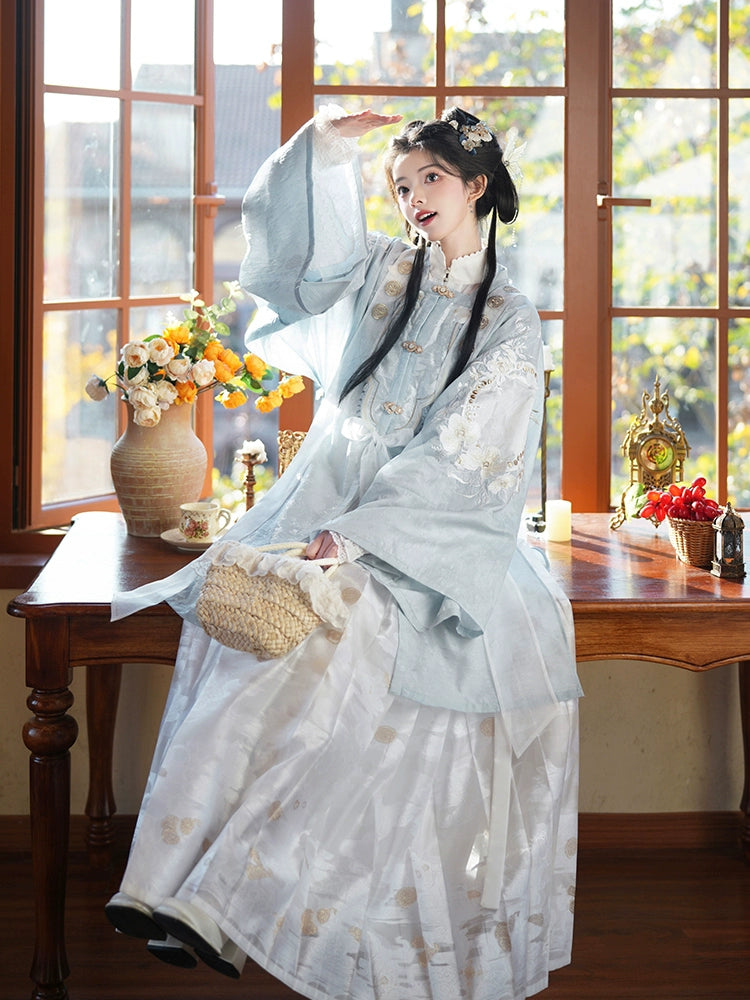 More than thirteen [thin jade cutting cream] square collar cardigan horse face skirt Ming Hanfu ming HanFuDreams