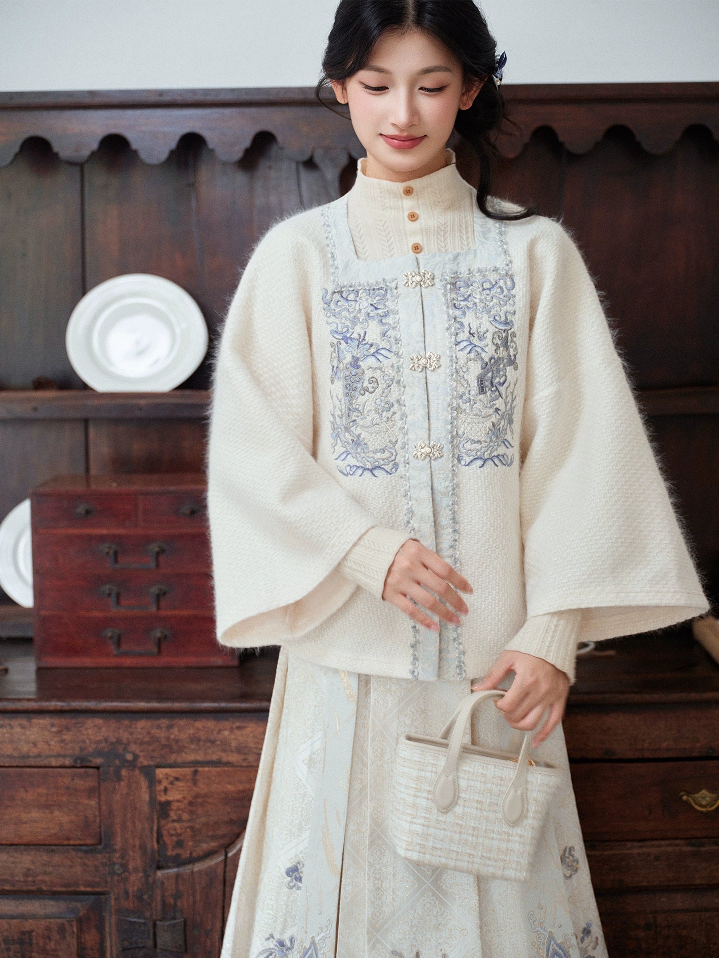More than thirteen [thousand Dendrobium beads] knitted jacket woven gold embroidered pleated skirt Hanfu han HanFuDreams