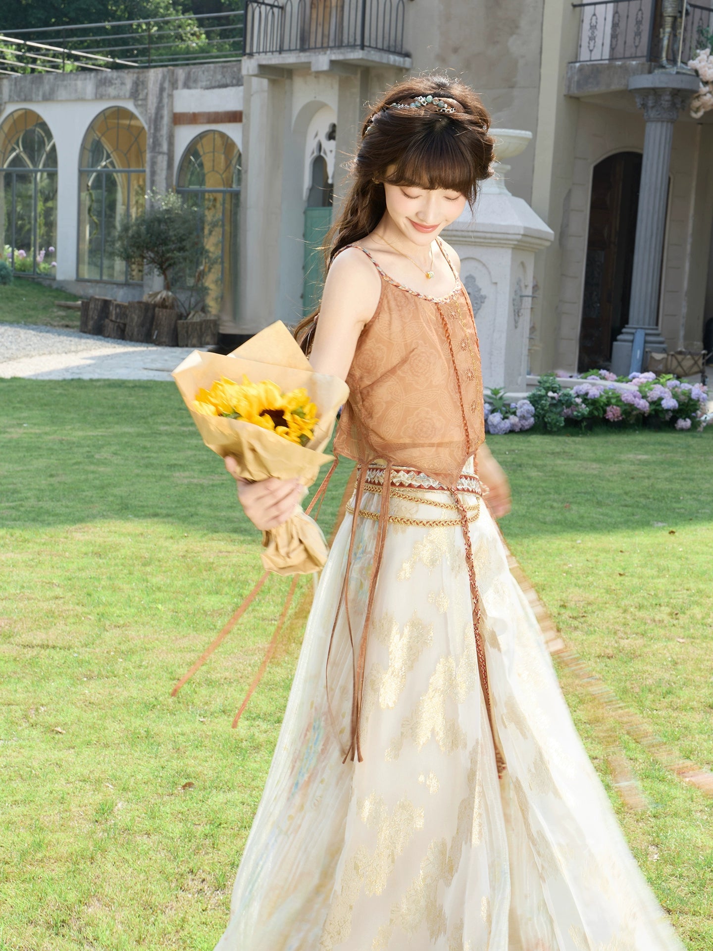 More than thirteen [flowing golden strands] cardigan suspender skirt ethnic style suit modern HanFuDreams