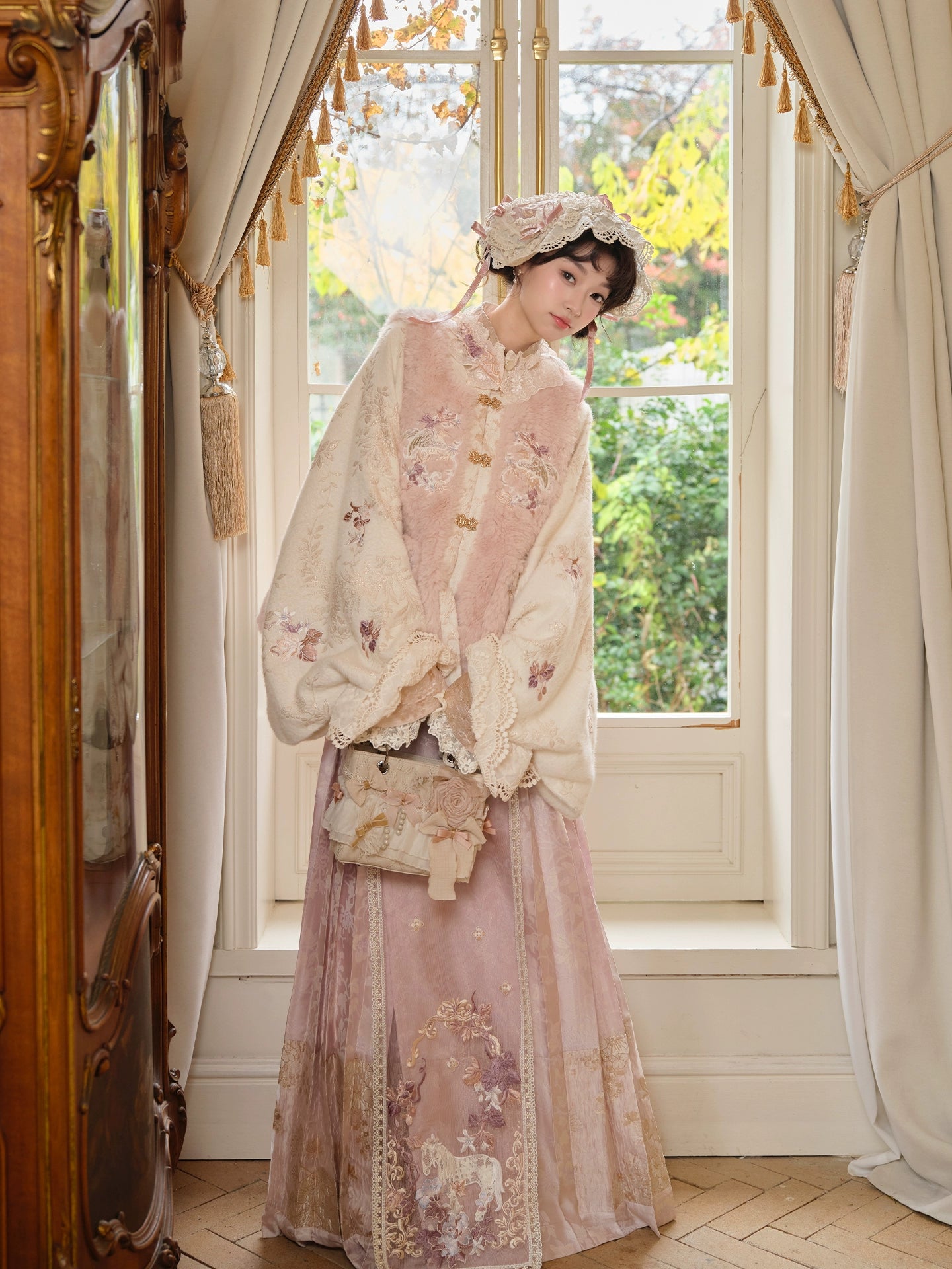 More than thirteen [white horse chaohua] embroidery than a hundred skirts set Han han HanFuDreams