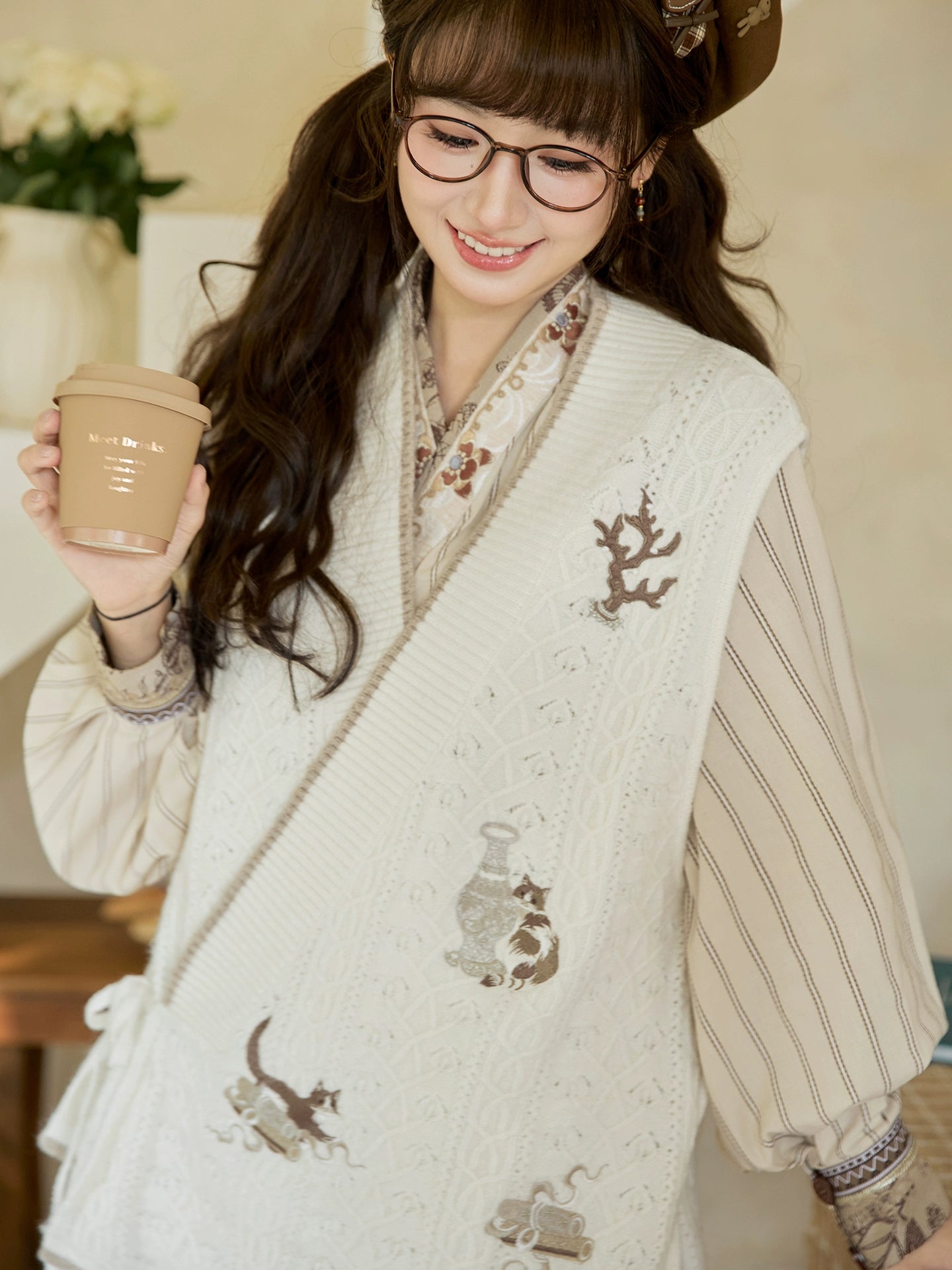 More than thirteen [leisurely] cat embroidered short-sleeved knitted white sweater modern HanFuDreams