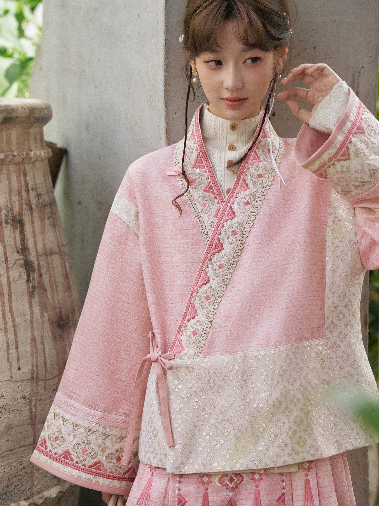 More than thirteen [Yingluo knot] woven gold coat short horse skirt national style suit modern HanFuDreams