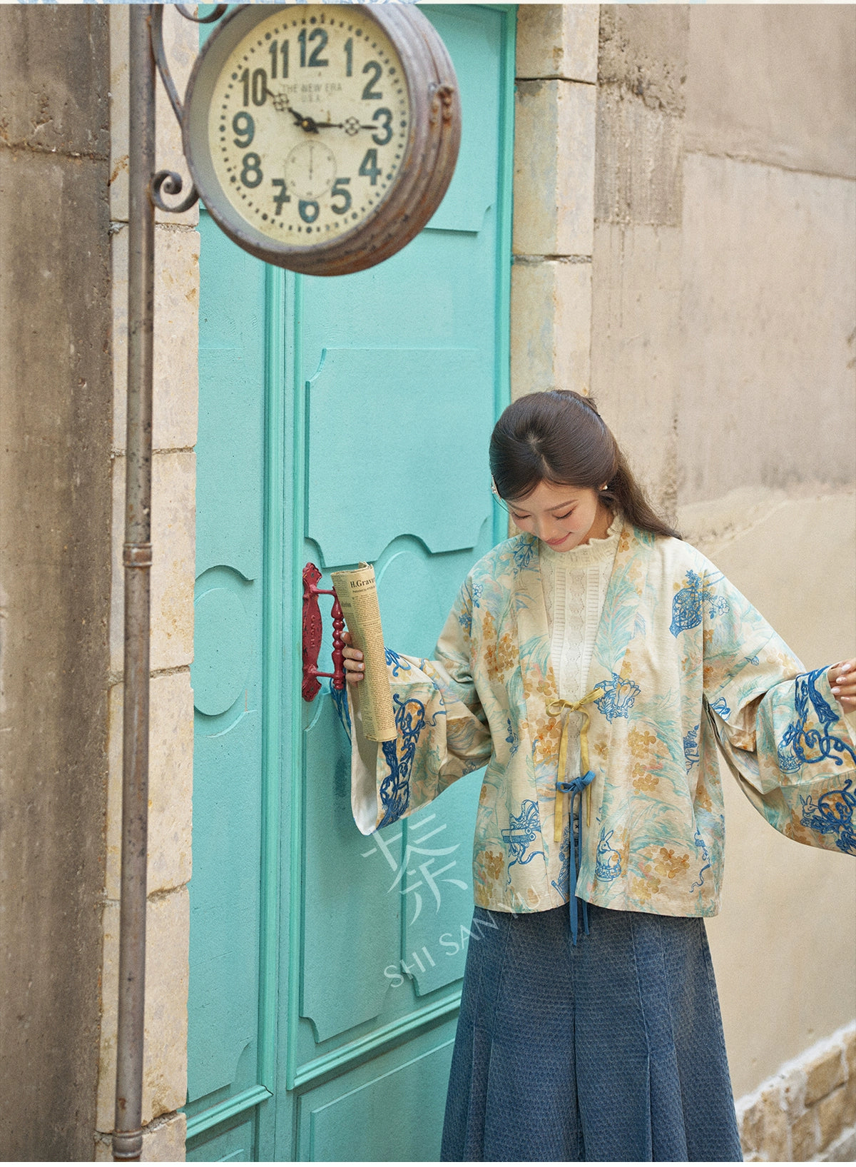 More than thirteen [banana leaf poems] wearing velvet pleated clothes and national style coats modern HanFuDreams