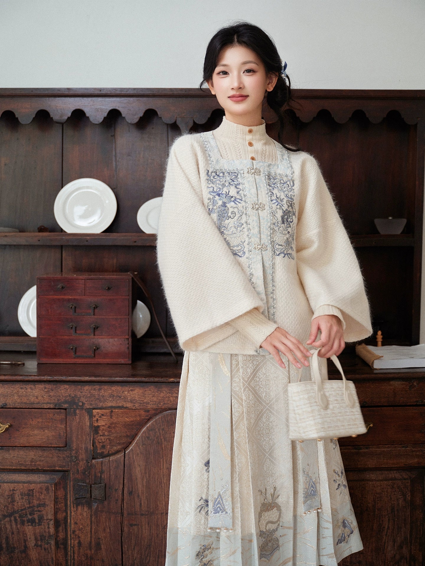More than thirteen [thousand Dendrobium beads] knitted jacket woven gold embroidered pleated skirt Hanfu han HanFuDreams