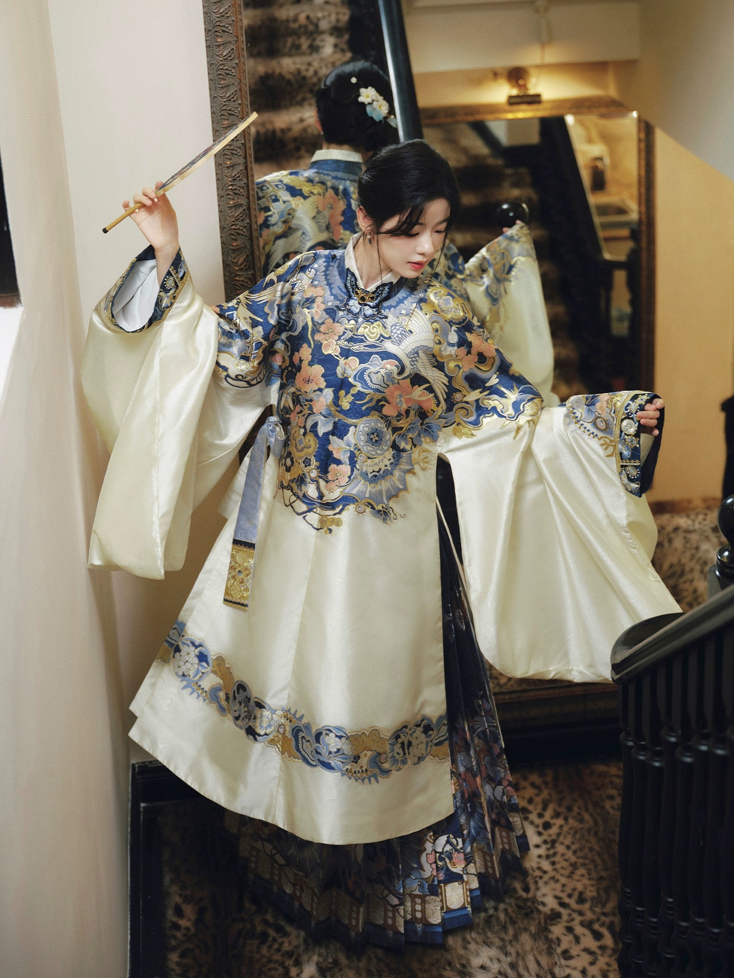 More than thirteen [All Things Life] woven gold stand-up collar large pony skirt Ming-made ming HanFuDreams