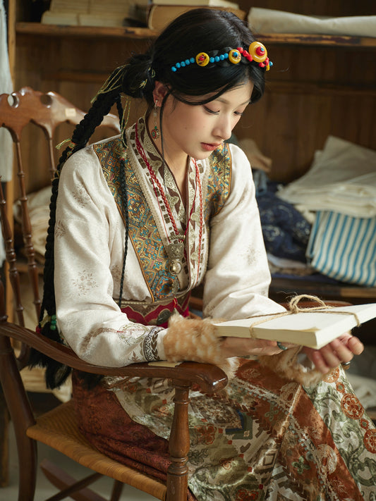 More than thirteen [Lu Ming] embroidered crossneck shirt jacquard broken skirt ethnic style modern HanFuDreams