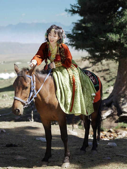 More than thirteen [red flame and snow] autumn and winter warm jacket, cardigan and three-pleat skirt han HanFuDreams