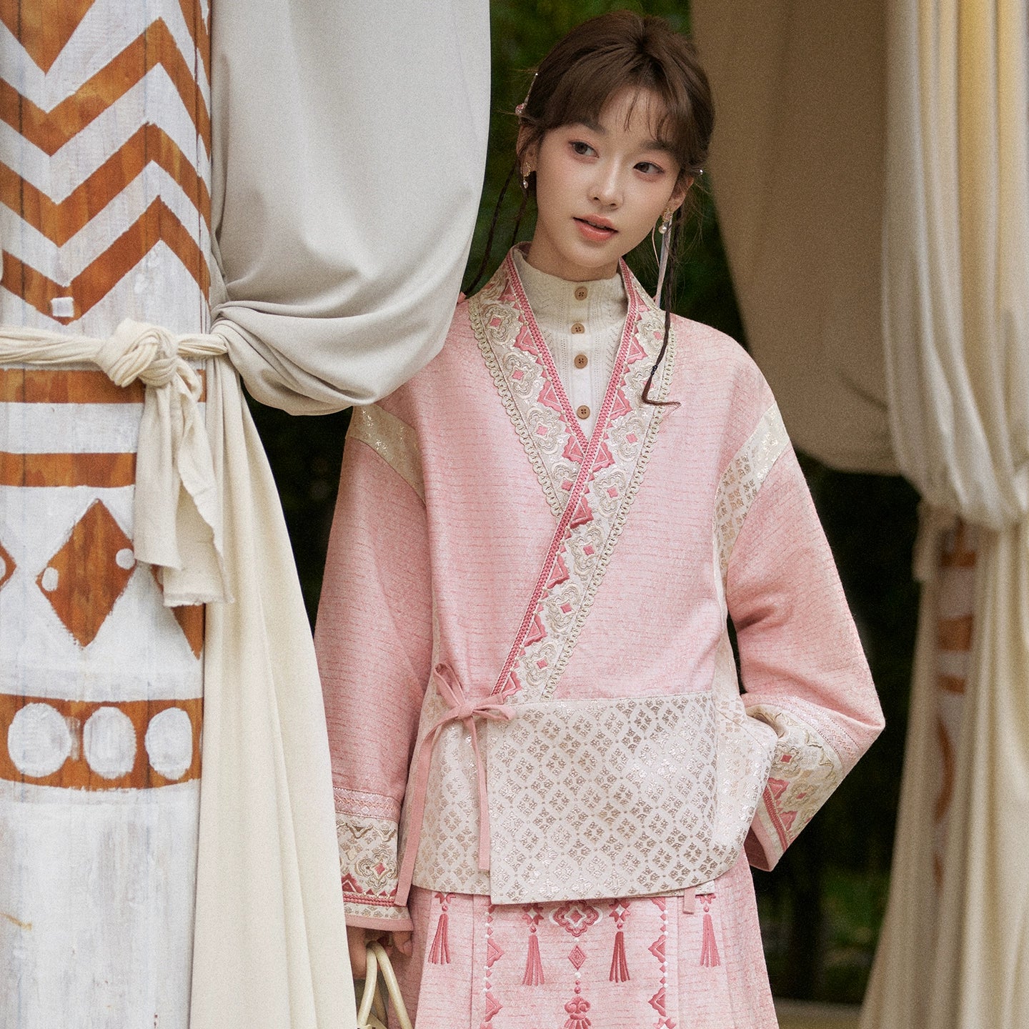 More than thirteen [Yingluo knot] woven gold coat short horse skirt national style suit modern HanFuDreams two-piece set S