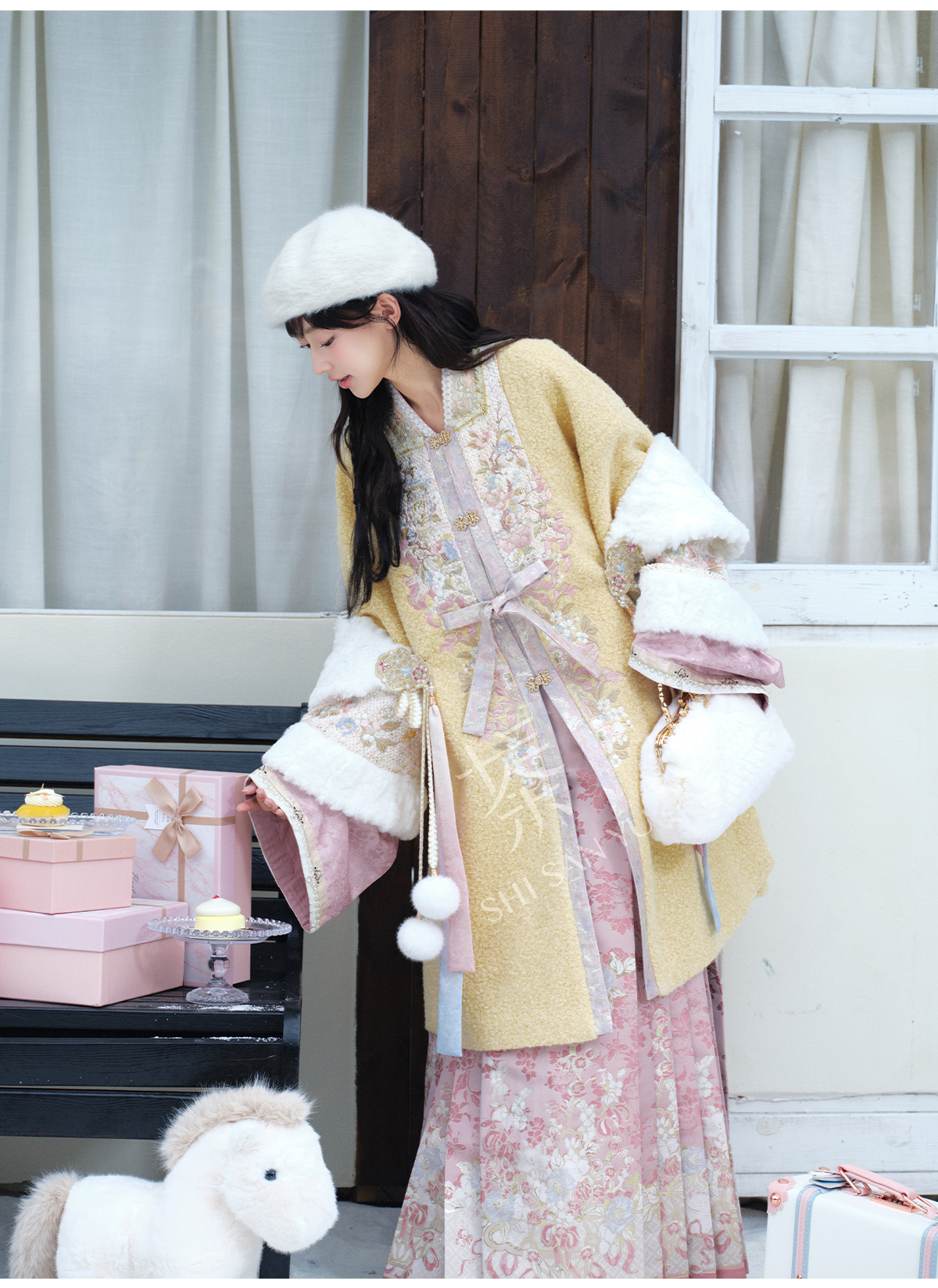 More than thirteen [pastel peony] square collar long jacket coat imitation rabbit fur Ming