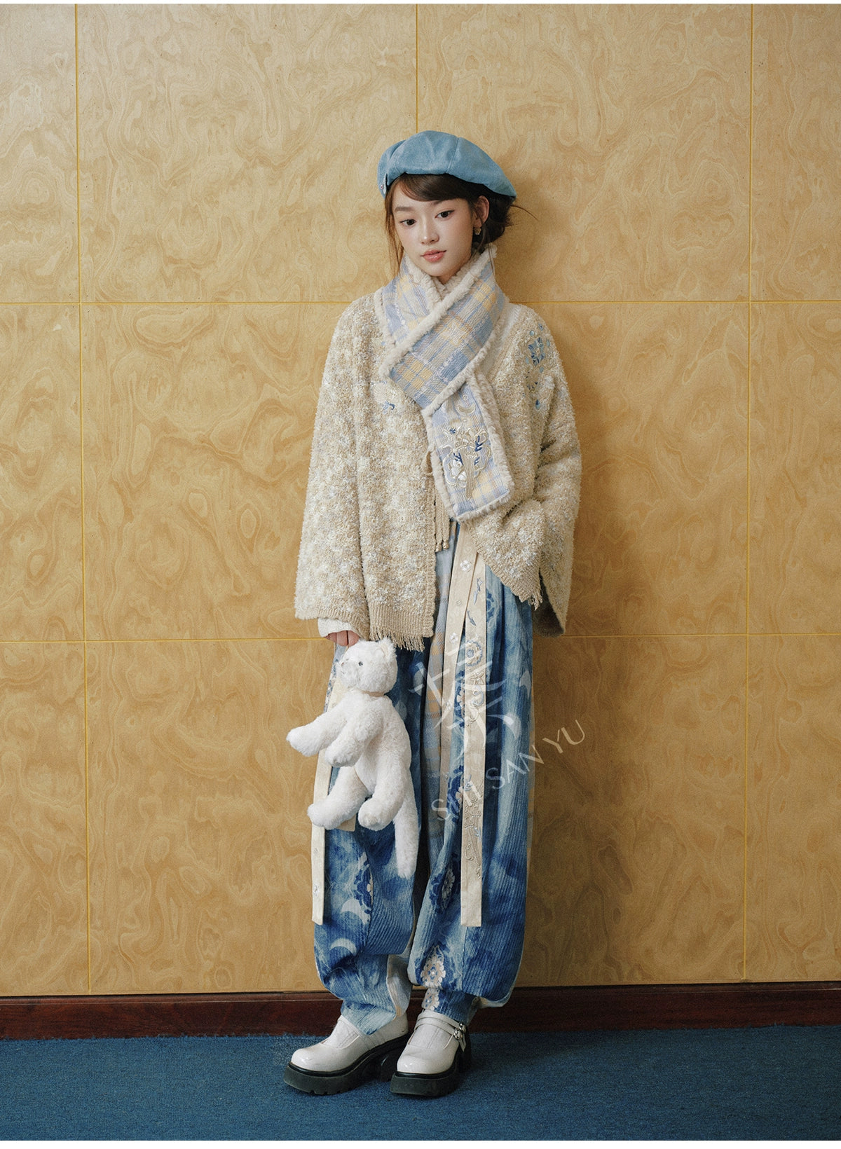 More than thirteen [Moonlight Sword] embroidered knitted jacket bloomers national style set