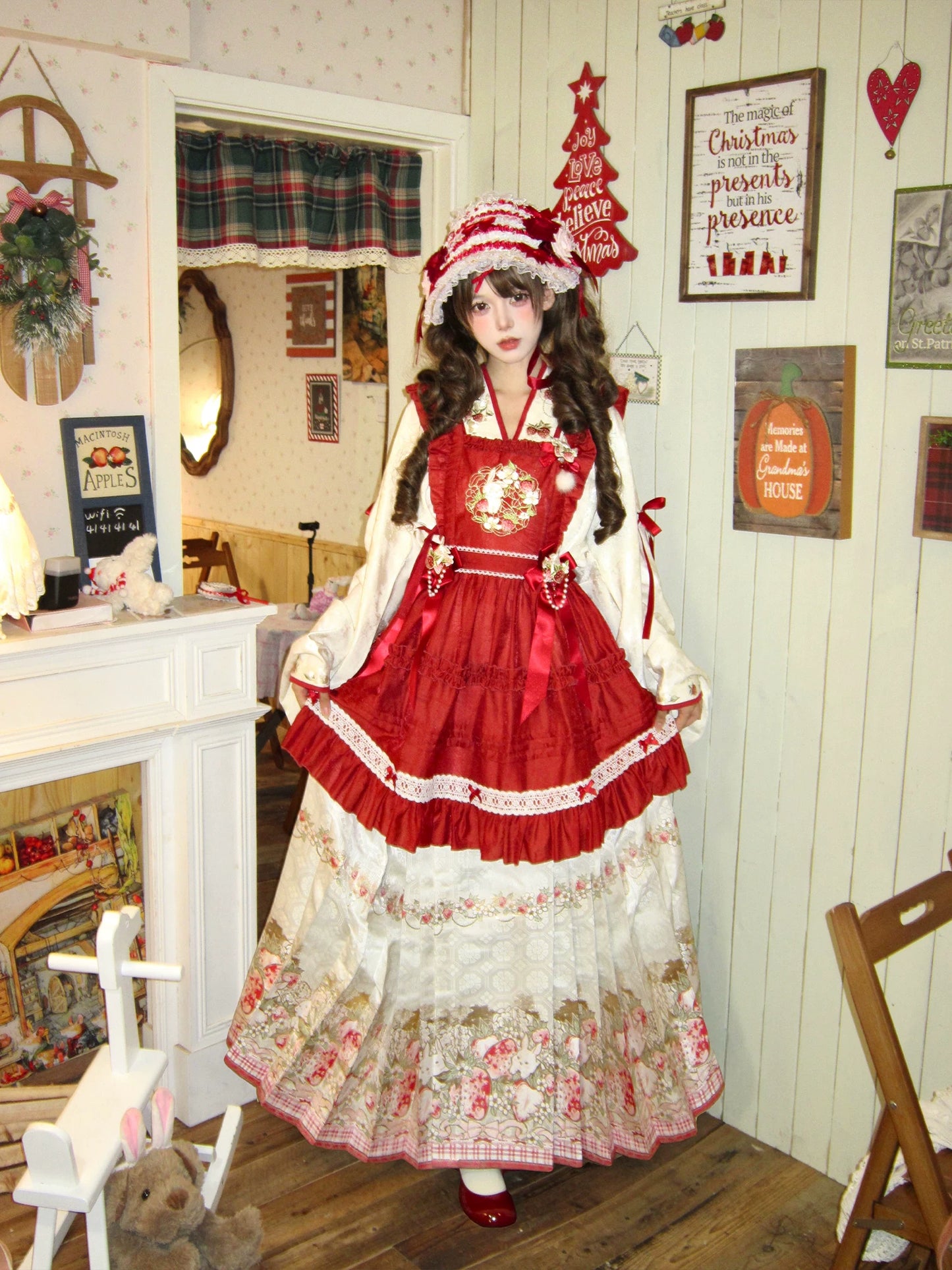 Flower Fairy Story [Berry Rabbit] Cross-necked Pipa Sleeve Weaving Gold Horse Face Dress Ming ming HanFuDreams