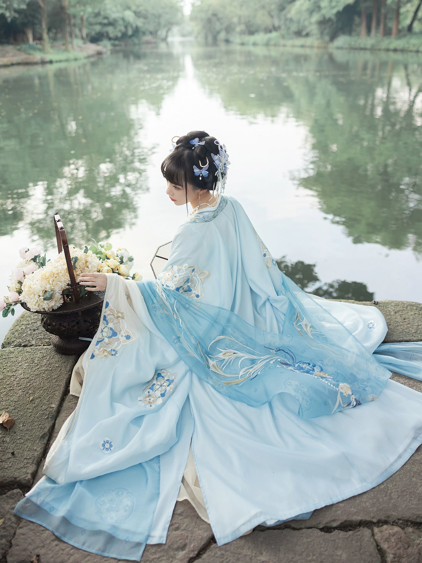 More than thirteen [Changshengle] woven gold embroidered large-sleeved Hanfu women's silk
