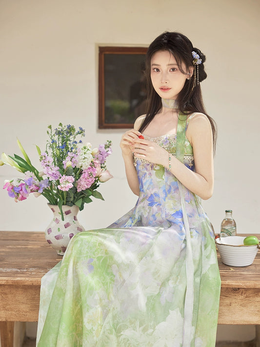 More than thirteen [into the painting] Tencel smudging contrasting color embroidery suspender skirt modern HanFuDreams