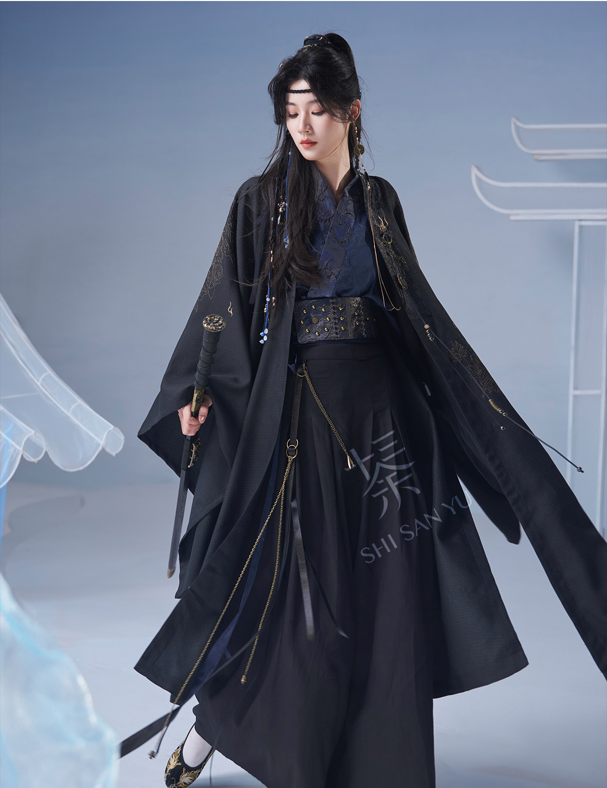 More than thirteen [Qianshan Qilin] black gold embroidered cape pants modern HanFuDreams
