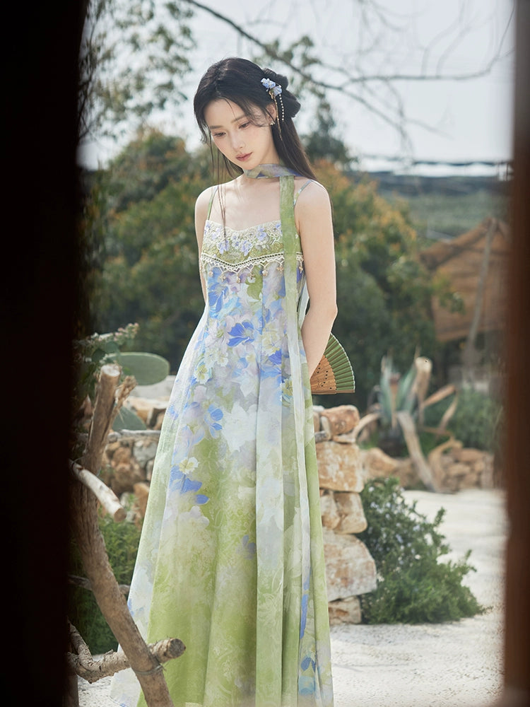 More than thirteen [into the painting] Tencel smudging contrasting color embroidery suspender skirt modern HanFuDreams