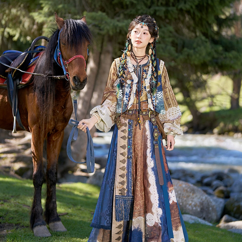 More than thirteen [desert songs] exotic wind embroidered vest round neck shirt broken skirt modern HanFuDreams three-piece set S