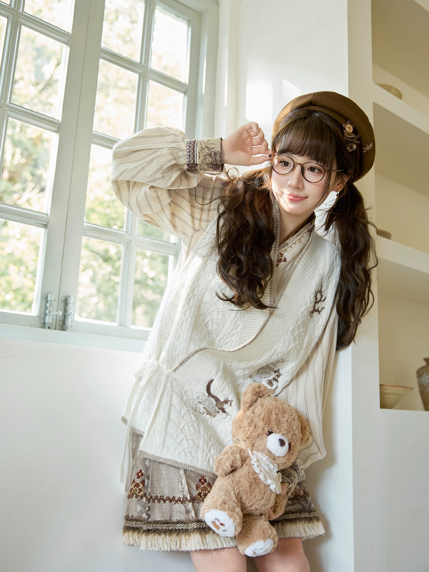 More than thirteen [leisurely] cat embroidered short-sleeved knitted white sweater modern HanFuDreams