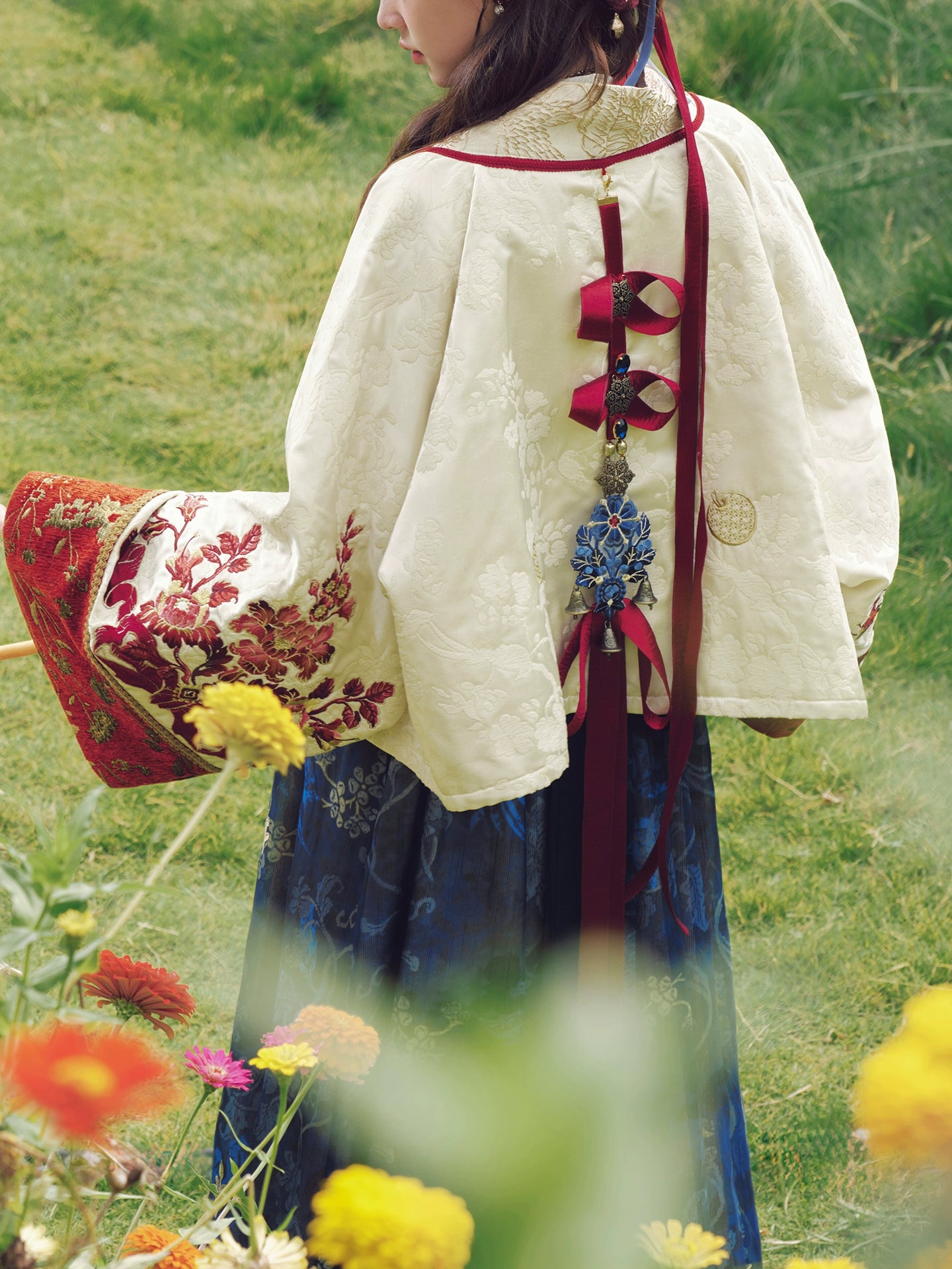 More than thirteen [Banquet of Red Apples] red and blue embroidered ribbon accessories