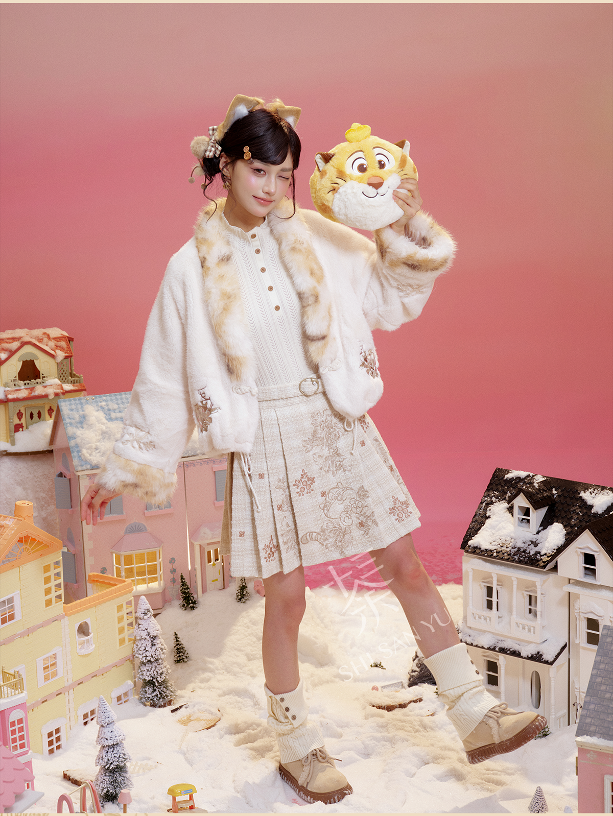 More than thirteen [leopard donut] fur coat embroidered skirt