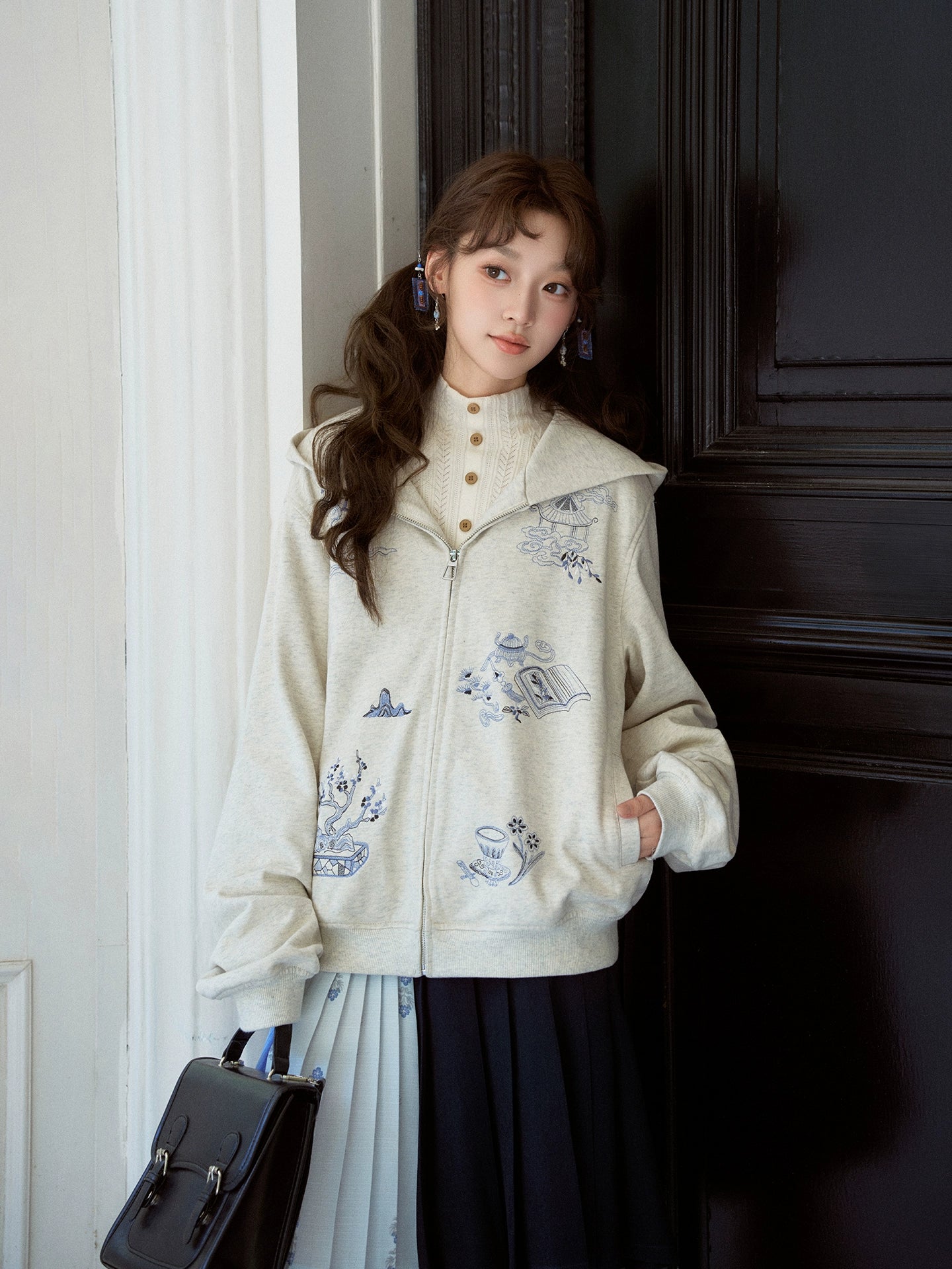 More than thirteen [Wangchuan Yi] embroidered zipper jacket black hooded sweater modern HanFuDreams