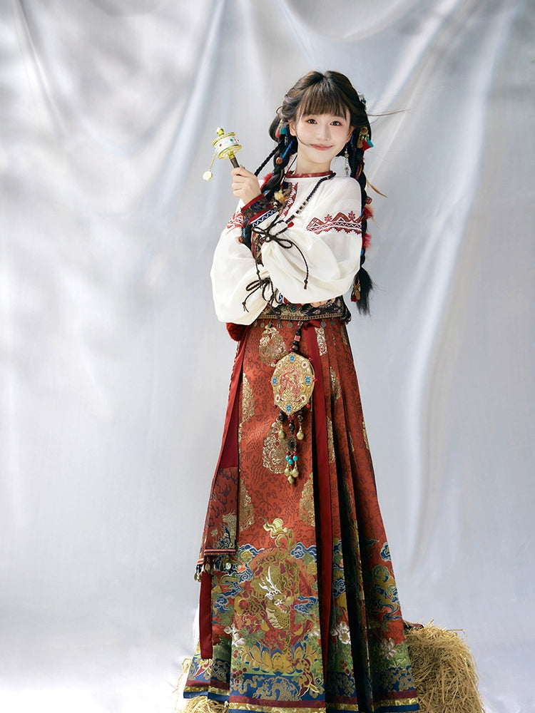 More than thirteen [snowfield flowers] Tibetan style horse dress ming HanFuDreams