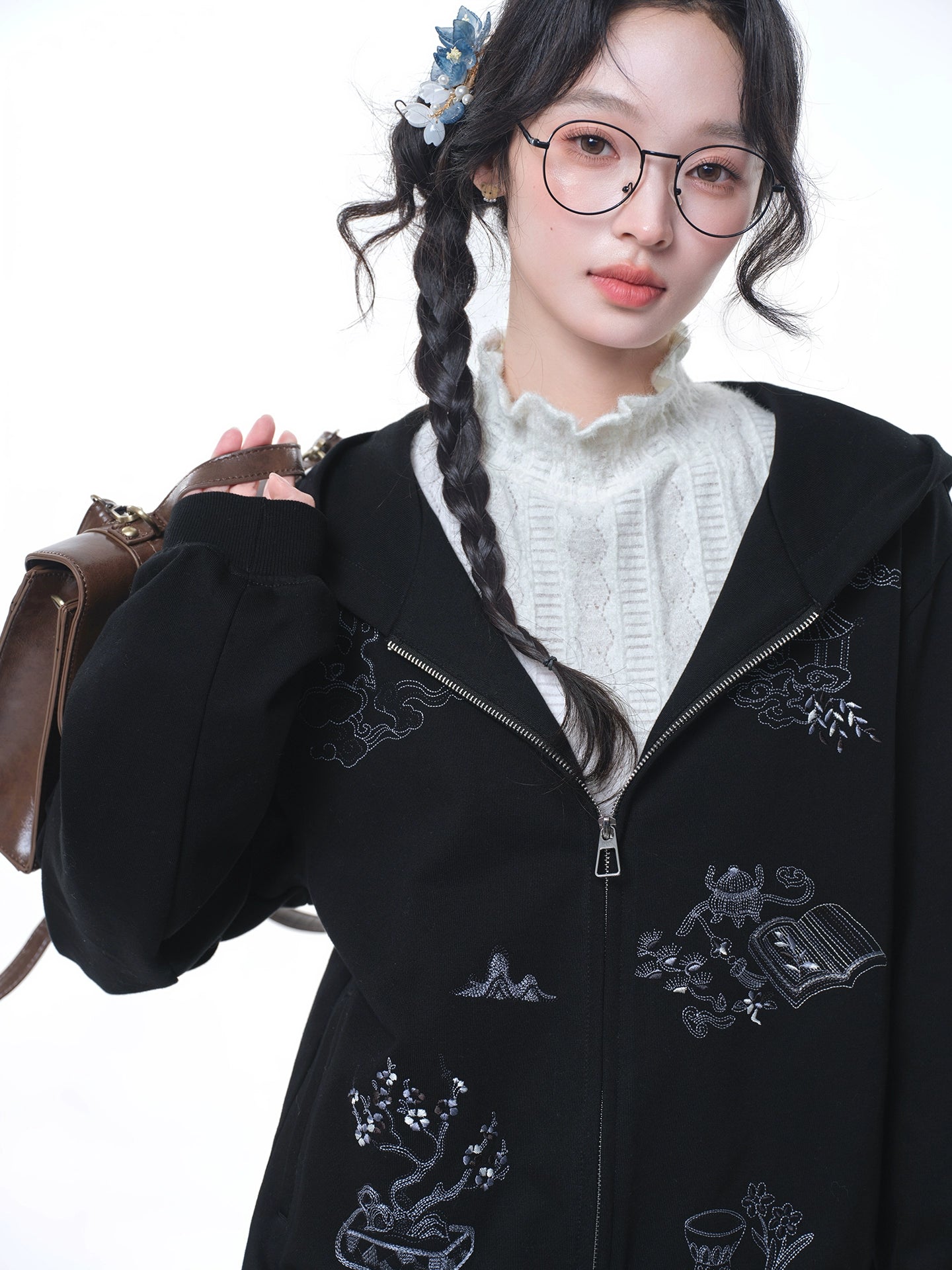 More than thirteen [Wangchuan Yi] embroidered zipper jacket black hooded sweater modern HanFuDreams